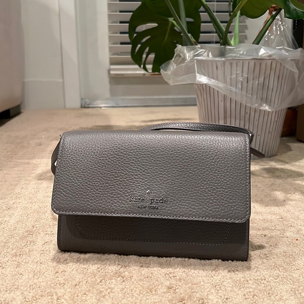 Kate spade Harlow wallet on a string